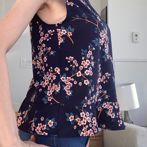 3/$30 Navy floral Banana Republic, loose peplum - Picture 3 of 5